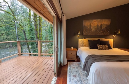 Brightwood Cabin | Riverfront ADA Sleeps 22 Sauna 4 Ensuites
