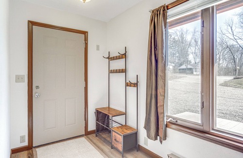 Covington Cabin | Riverfront Covington Cabin w/Deck & Fire Pit!