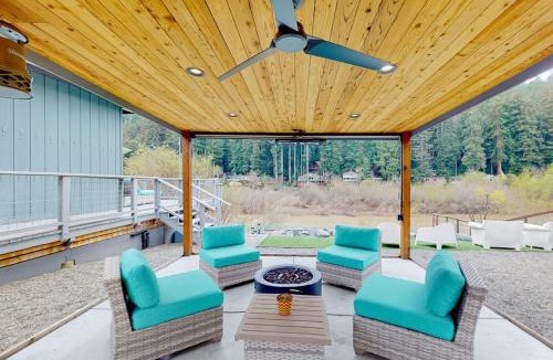 Northwood House | Riverfront Escape
