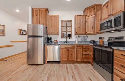 Fall River Estates Condo | Riverfront Hideaway Private Hot Tub