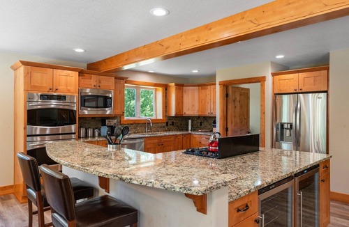 Durango House | Riverfront, Hot Tub, Starlink Internet, Basketball!