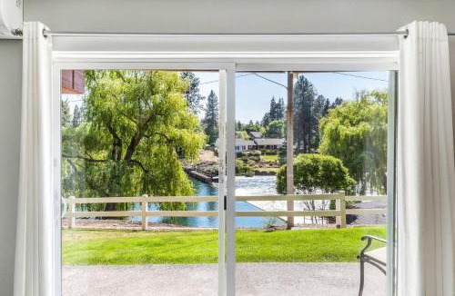 Bend House | Riverfront Studio in Downtown Bend
