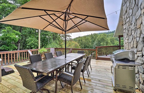 Sugar Grove House | Riverfront Sugar Grove Home: Hot Tub & Views!
