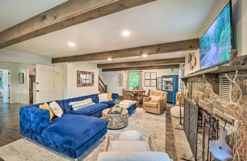 Sugar Grove House | Riverfront Sugar Grove Home: Hot Tub & Views!