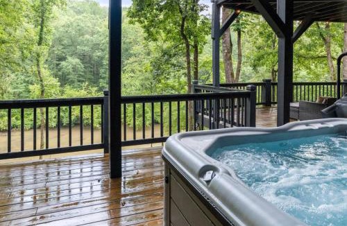 Dawsonville House | Riverview Retreat - Hot Tub, Pool Table