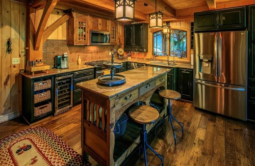 Lansing Cabin | Riverwind Lodge - Luxury Riverfront Lodge - Outdoor/Indoor Fireplaces - Privacy & Views