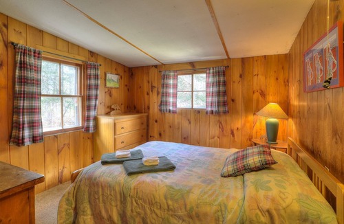 Rangeley House | RM 9 - Cozy Rangeley Manor Cottage sleeps 4