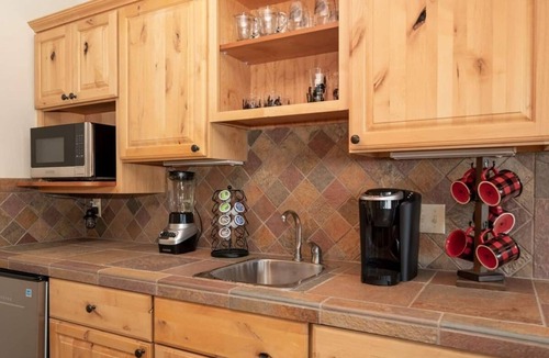 Innsbruck Val Moritz House | Rocky Mtn Natl Park views, close skiing & Hot Tub!