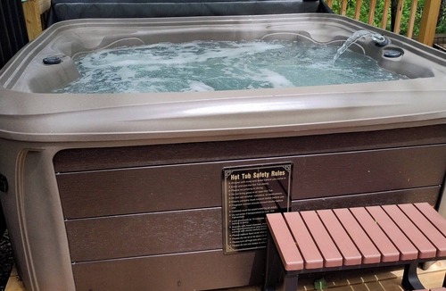 Beech Mountain Cottage | Romantic Cozy Cottage Views Hot Tub Minutes to FUN