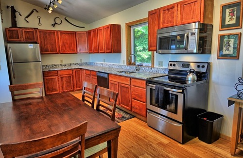West Jefferson Cottage | Romantic Mountain Retreat-Hot Tub- Mountain Views