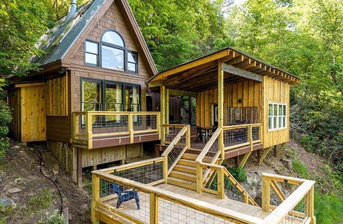 Blue Ridge Cabin | Romantic Riverfront Cabin with Pool Access in Blue Ridge, Georgia