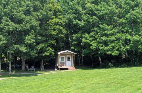 Balmoral Mills Cabin | Romantic Tiny Cottage w/Hot Tub & Fire Pit – Sunset Cottage #2