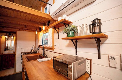 Lyons Resort | Romantic Tiny Retreat by the River – Open Sol Near Boulder & the Rockies