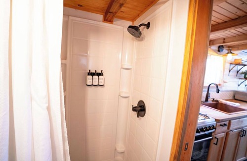 Lyons Resort | Romantic Tiny Retreat by the River – Open Sol Near Boulder & the Rockies