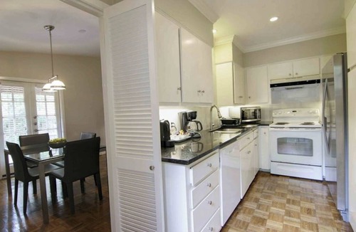 Tarrytown House | Romantic townhouse with private entrance, private patio, WiFi, and full kitchen