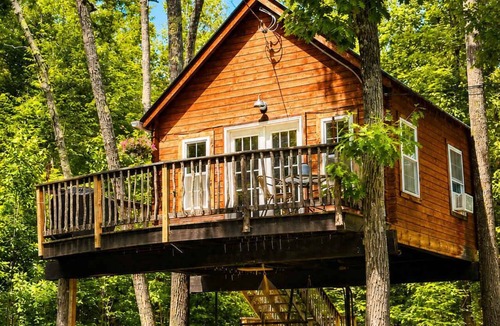 Stoneham House | Romantic Treehouse | Lakes, Trails & Views