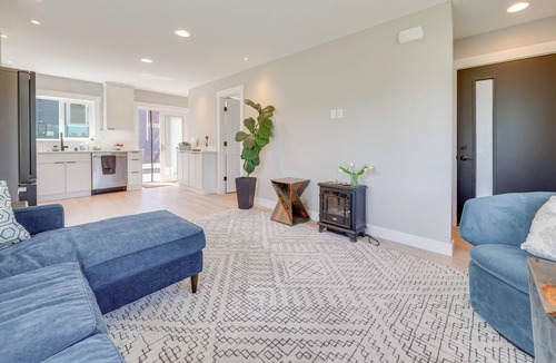 Roxhill House | Rooftop Deck + Private Patio! West Seattle Home