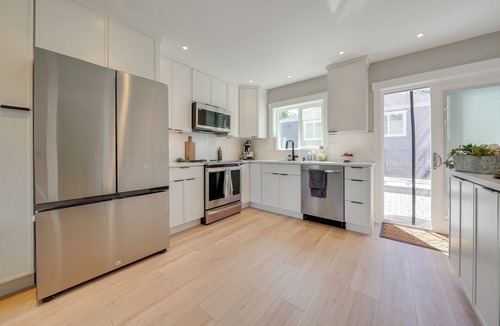 Roxhill House | Rooftop Deck + Private Patio! West Seattle Home
