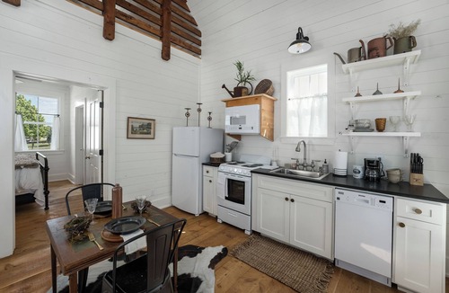 Driftwood Cabin | Row Home - Standard Cabin J