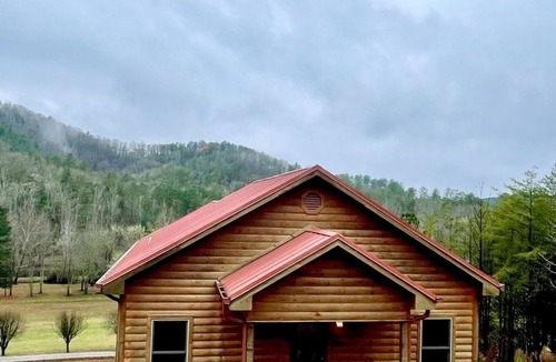 Tellico Plains Cabin | Ruby Bear - 2 Bedrooms, 1 Baths, Sleeps 4