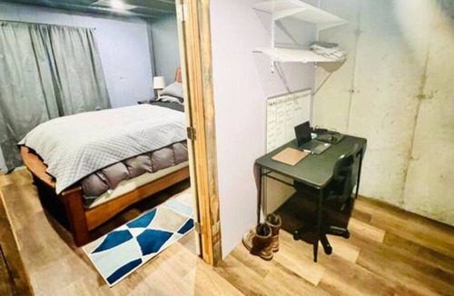 Security-Widefield House | Rustic 2BR Den 15min to Downtown, 7min to Airport!