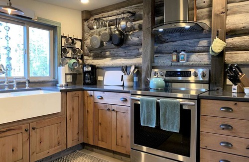 Eldora Cabin | Rustic and Luxurious Eldora Cabin Ideal for a Weekend Getaway in Colorado