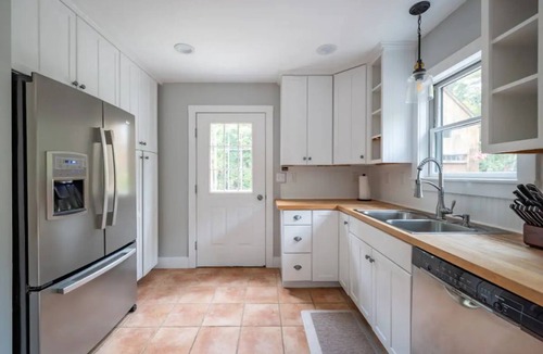 Elkins House | Rustic Big Red Cottage near Sunapee