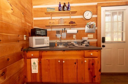 Copperhill Cabin | Rustic Copperhill Cabin Perfect for a Romantic Getaway in Tennessee