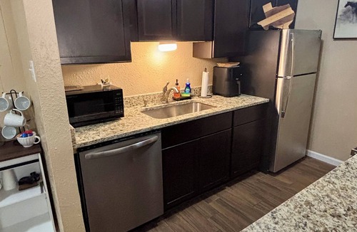 Midland Condo | Rustic cozy & comfortable 2-bedroom condo conveniently located in lovely Midland