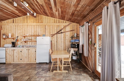 South Fork Apartment | Rustic dog-friendly cabin with kitchen, WiFi, private hot tub & easy ski access