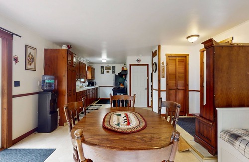 Easton House | Rustic, peaceful dog friendly home with grill, WIFI and nature all around