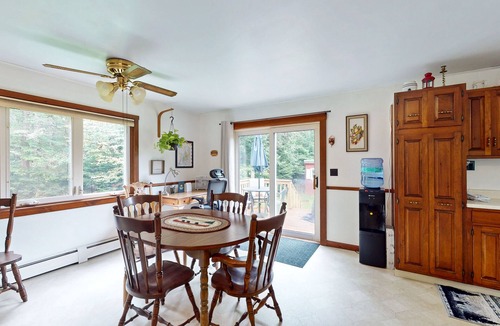 Easton House | Rustic, peaceful dog friendly home with grill, WIFI and nature all around