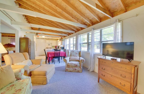 Appleton Cottage | Rustic Retreat Across From Lake; Family Friendly!