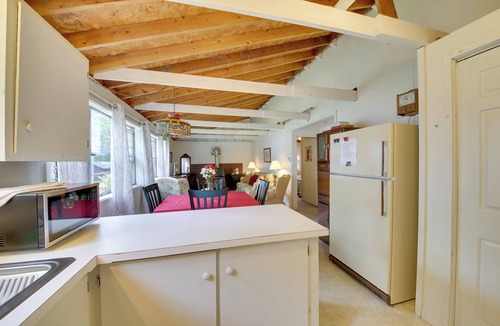 Appleton Cottage | Rustic Retreat Across From Lake; Family Friendly!