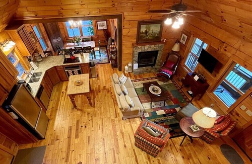 West Jefferson House | Rustic Retreat-Riverfront, Private Ponds & Hiking Trail, Dog Friendly,at The Barn on New River