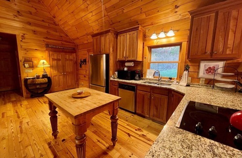 West Jefferson House | Rustic Retreat-Riverfront, Private Ponds & Hiking Trail, Dog Friendly,at The Barn on New River