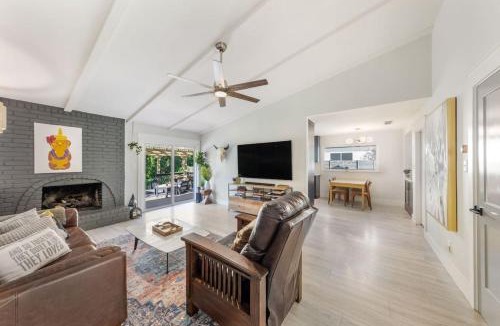 East Congress House | S Austin 3BR 2BA Sauna, Cowboy Pool and Deck, Near SoCo by Austin Vacay