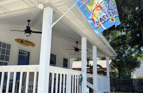 Ocean Isle Beach Cottage | Sandy Beach Cottage sleeps 8. Lots of golf courses near by.