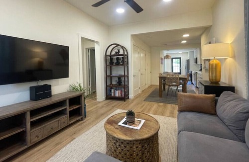 Central East Austin House | Sauna Eastside Retreat House