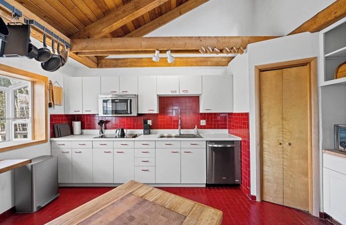 Fairbanks House | Scandi Aurora Villa: 2B2B House + Heated Cabin - Indoor Sauna & Epic Views