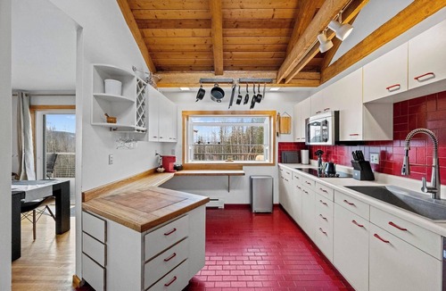 Fairbanks House | Scandi Aurora Villa: 2B2B House + Heated Cabin - Indoor Sauna & Epic Views