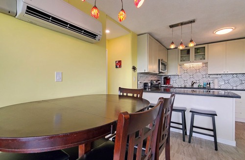 Waikiki Condo | Scandia 203 - Sleeps 6, Full Kitchen, Free Parking, and 1 Block to the Beach