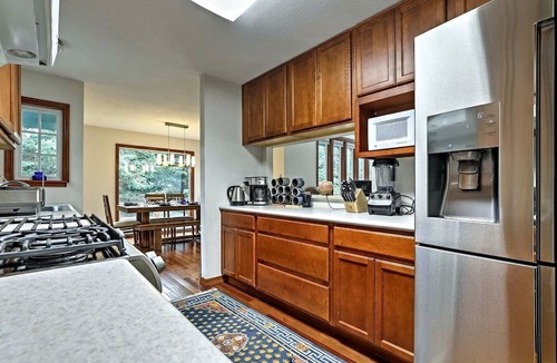 Downtown Juneau House | Scenic Dual-Retreat Vacation Home with Hot Tub & Mountain Views Near Trails in Juneau, Alaska