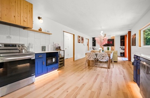 Deep Water House | Scenic Riverfront Escape: Game Room, Fire pit, King Bed
