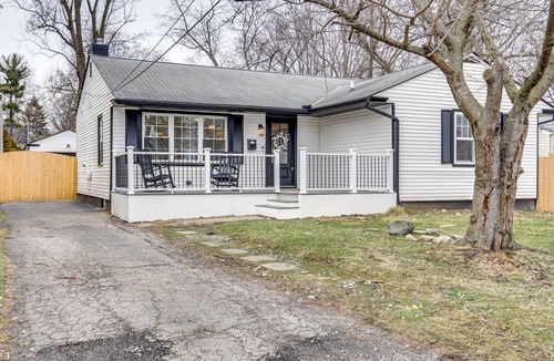 Westerville House | Screened Patio & Fire Pit: Modern Westerville Home