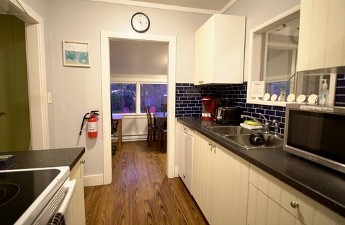 Seaside House | SeaBreeze Bungalow - 1/2 block to beach - Pets OK! Private Home - Fully Fenced