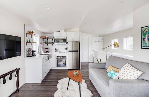 High Point Apartment | Seattle Guesthouse: Downtown Access + Peaceful Retreat