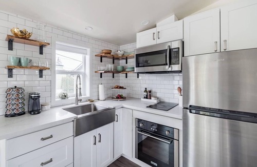 High Point Apartment | Seattle Guesthouse: Downtown Access + Peaceful Retreat