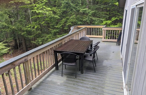 Kents Hill Cabin | Secluded 3-Bedroom Cabin on Echo Lake