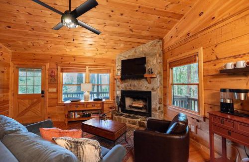 Cherry Log House | Secluded 4WD Getaway with Mountain Views and Hot Tub